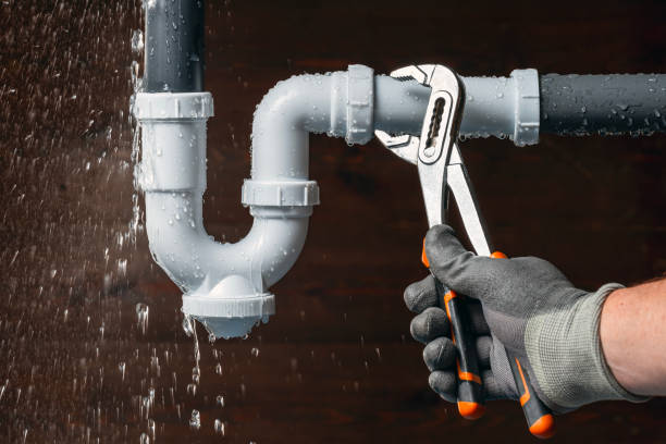 Professional Pipe Repair technician working in De Soto, IL